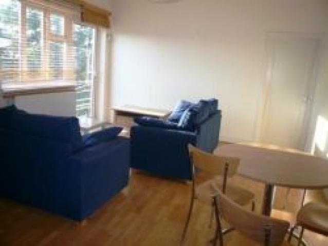 			4 Bedroom, 1 bath, 1 reception Flat			 Willesden Lane, WILLESDEN GREEN